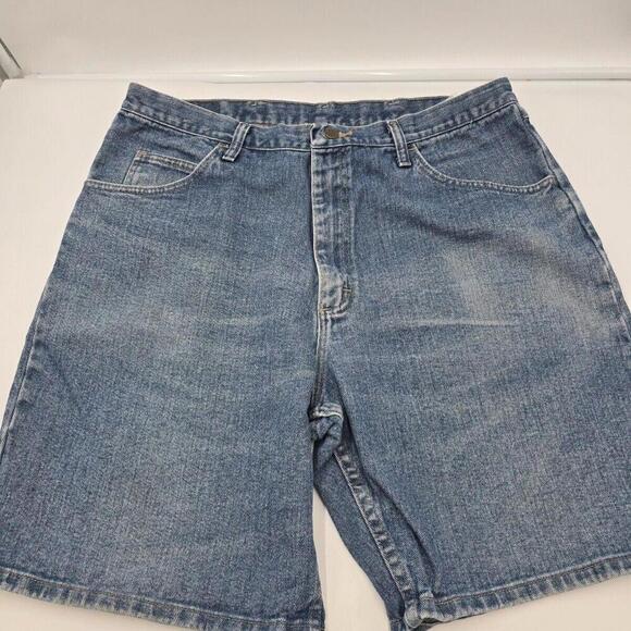 Vintage Wrangler Jean Shorts Relaxed Fit Men's Size‎ 38x10 Light Blue (RE-6) - Picture 1 of 16